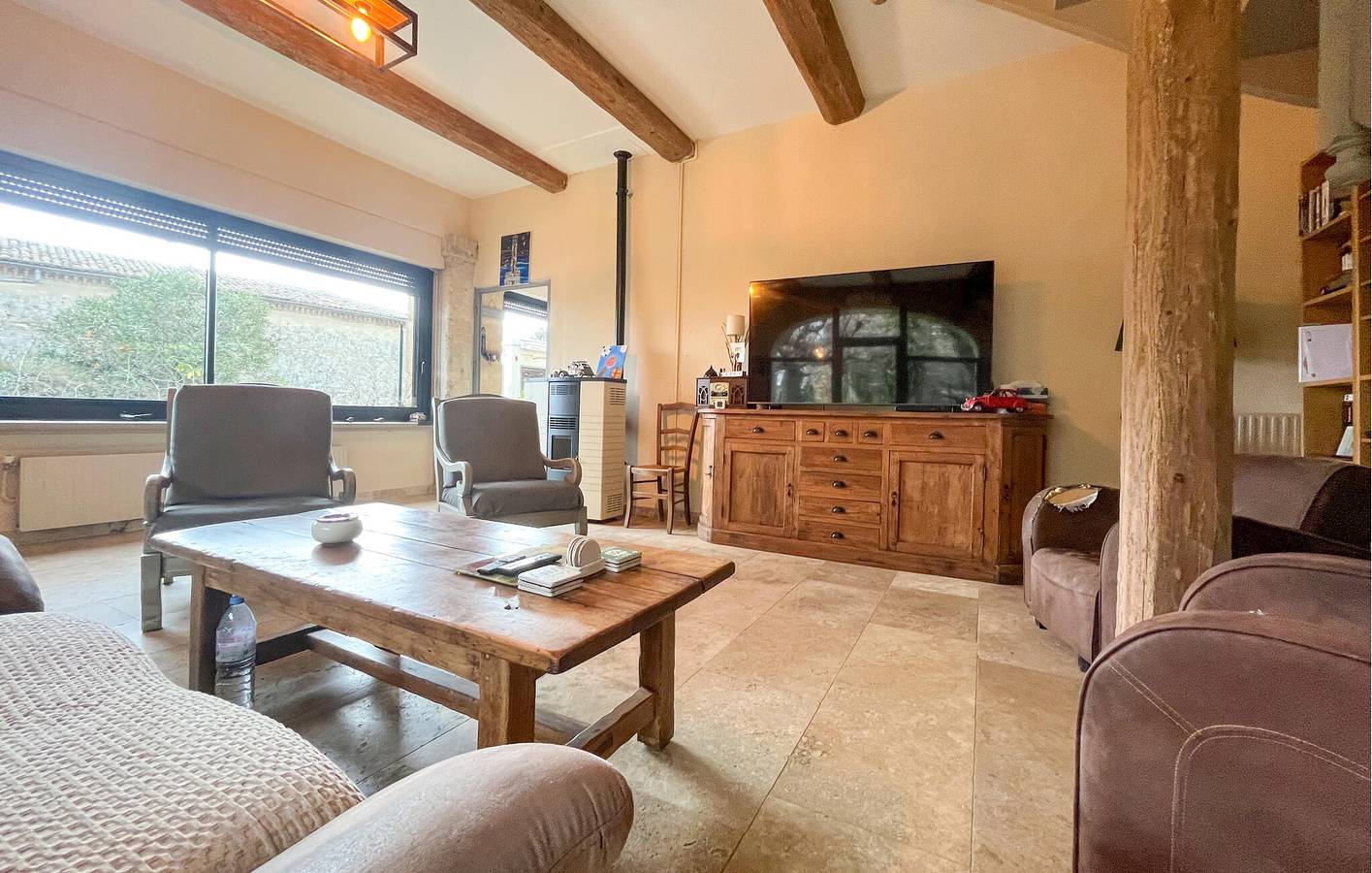 Elegante apartamento de 2 dormitorios con piscina, wifi y aparcamiento in Montaren-et-Saint-Médiers, Region de Nimes