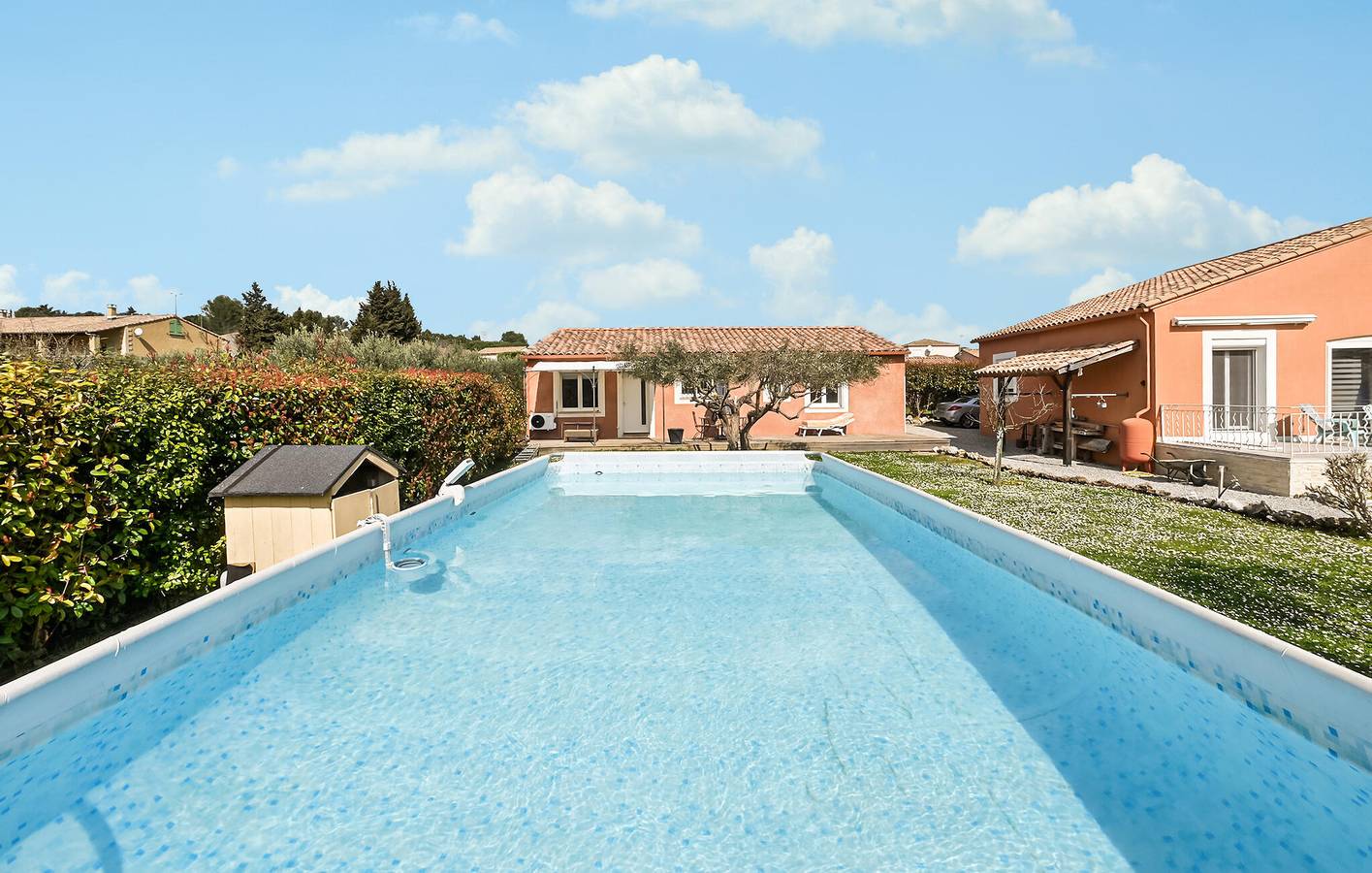 Acogedor apartamento con piscina y aparcamiento, a 1,5 km del centro de Combas in Combas, Region de Nimes