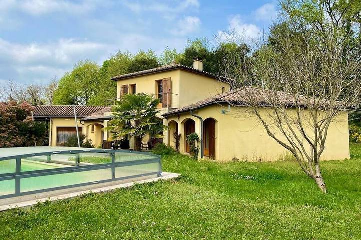 Location de vacances pour 6 personnes, avec Balcon et Jardin à Veyrignac