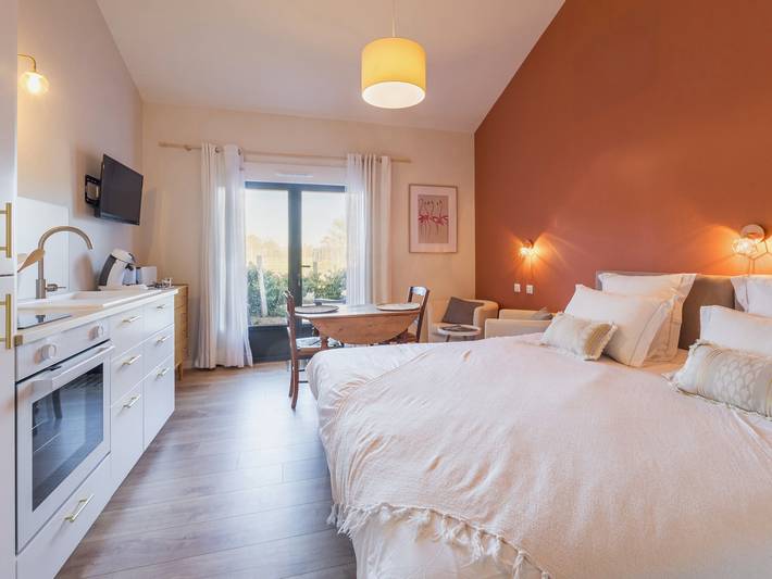 Gîte pour 2 personnes, avec piscine et terrasse à Port-Saint-Père - 3