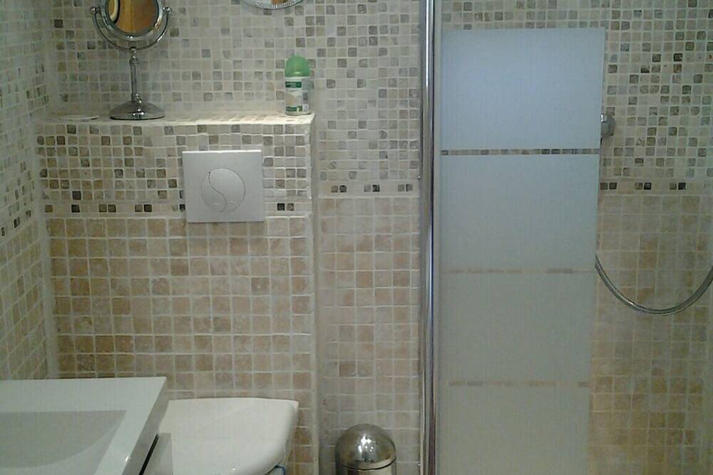 Chalet De Montagne At 1170 m Hameau De La Commune De Orelle. Summer Winter in Orelle, Region Saint-Jean-de-Maurienne