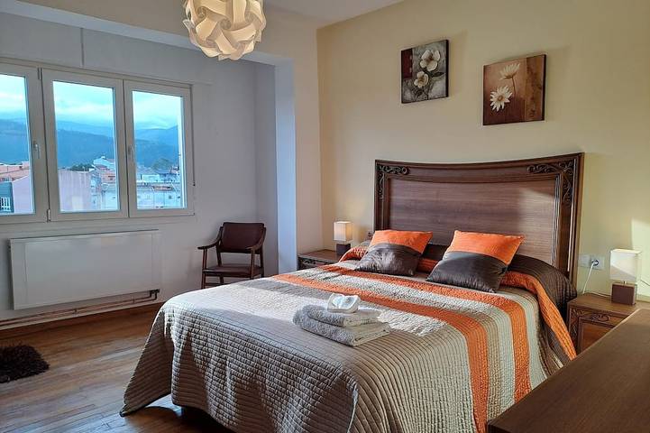 Ganze Wohnung, Torre Plaza 5. A spacious apartment in Boiro, beaches and terraces. in Boiro, Rías Baixas