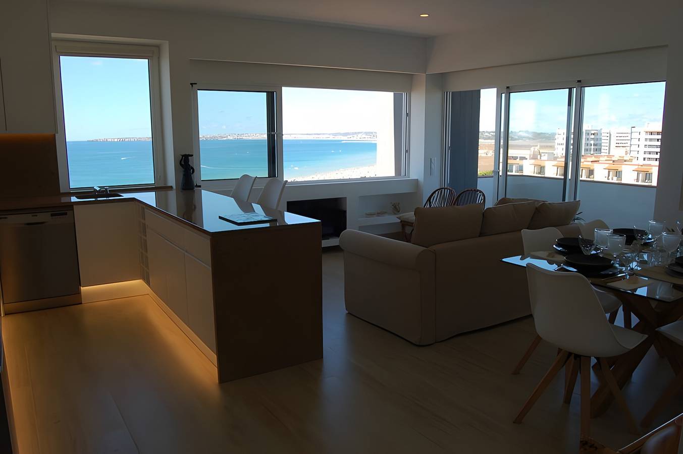 Entire apartment, Apartment 'Alvor Sunset' with Sea View, Wi-Fi and Air Conditioning in Praia do Alvor, Faro District