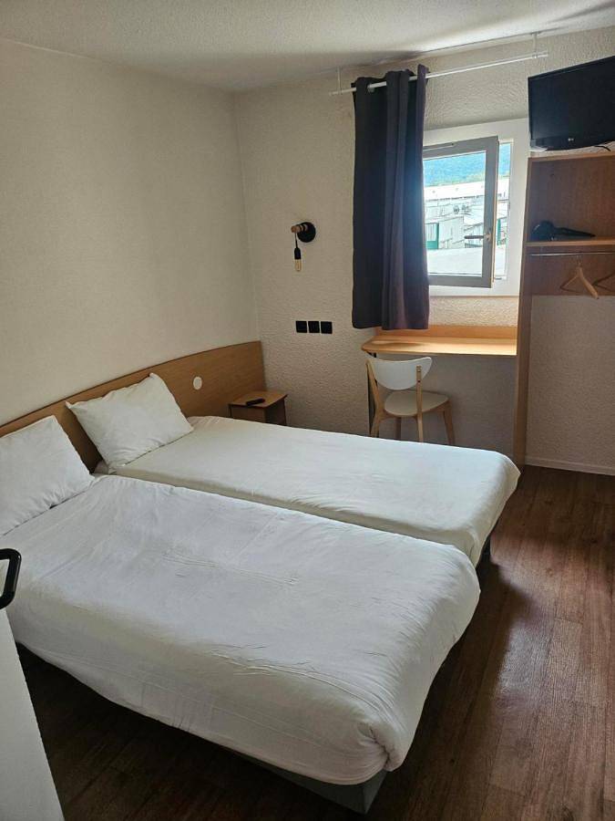 Hôtel pour 2 personnes, avec Terrasse et Jardin à Cran-Gevrier - 2