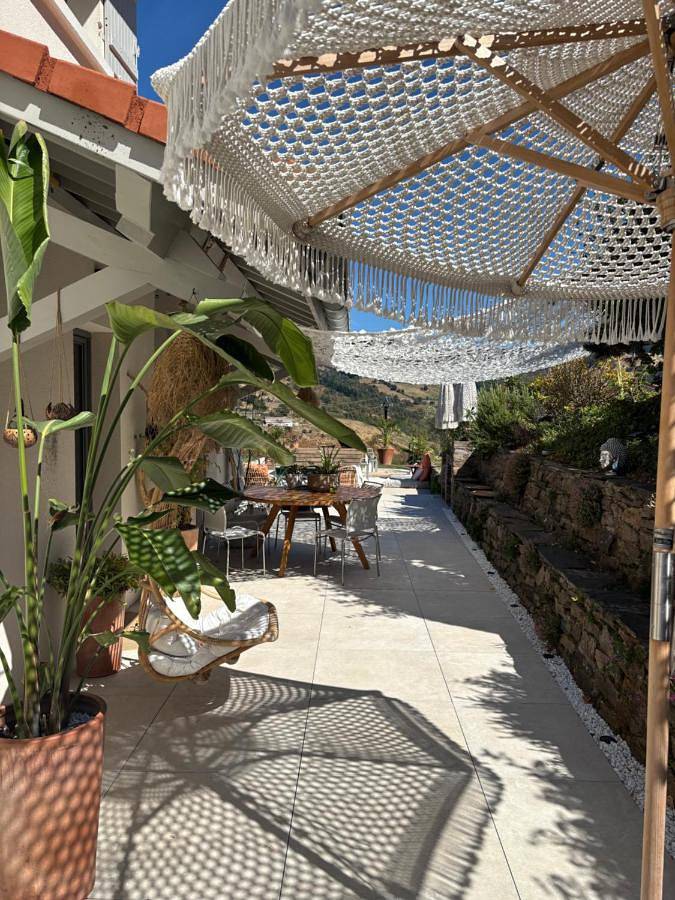 Gîte pour 2 personnes, avec terrasse et piscine ainsi que vue et jardin à La Valla-en-Gier - 4