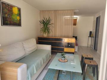 Gîte pour 2 personnes, avec jardin à Décines-Charpieu