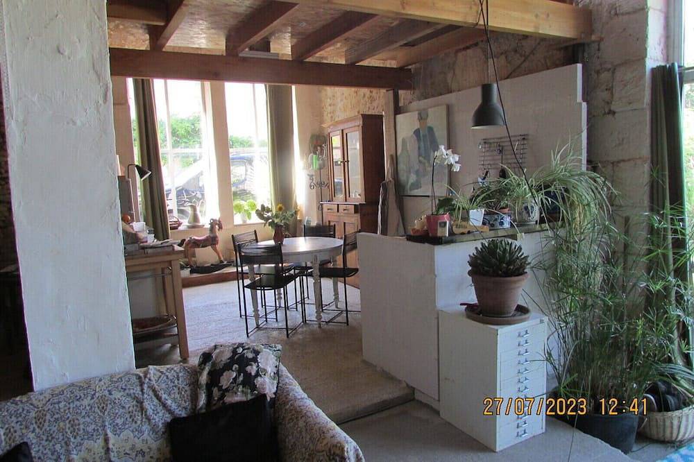 Landlust im Perigord in Einem Ausgebauten Scheunenhaus mit Suptropischem Garten in Festalemps, Périgord Vert