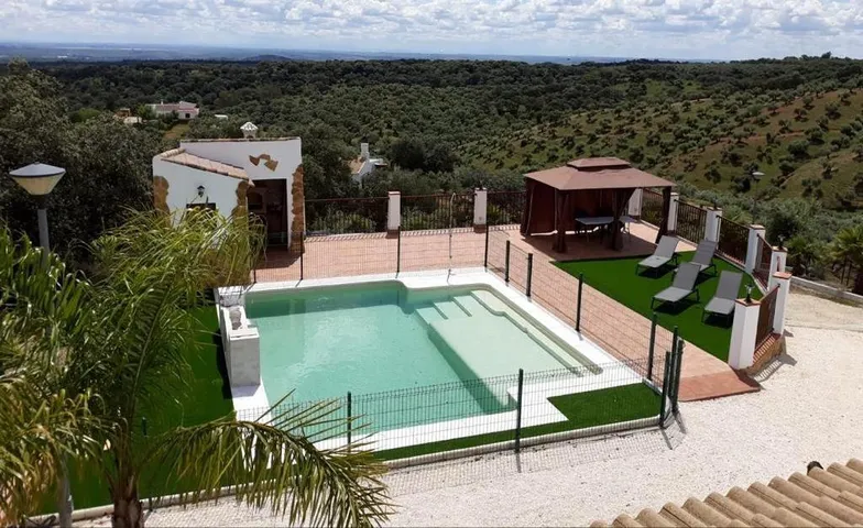Villa für 10 Personen, mit Ausblick und Pool sowie Terrasse - 1