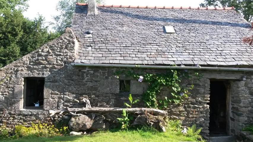 Location de vacances pour 2 personnes, avec terrasse et jardin à Commana - 2