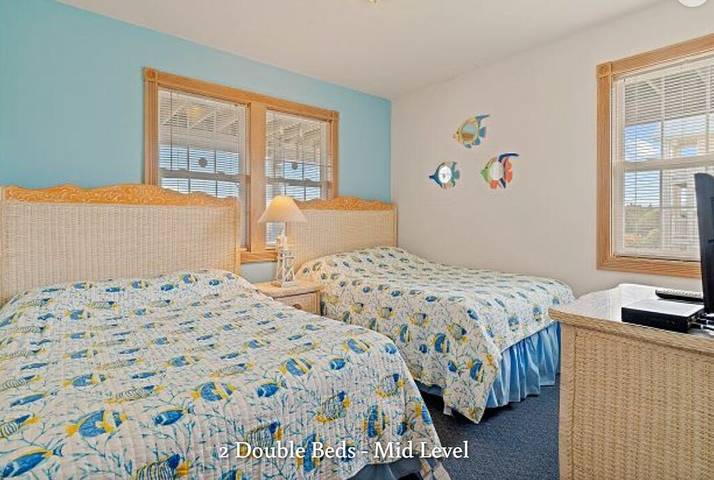 Vacation rental for 20 people, with hot tub and yard in Corolla