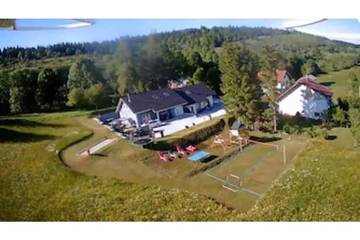 Chalet pour 12 personnes, avec jardin, animaux acceptés dans le Jura