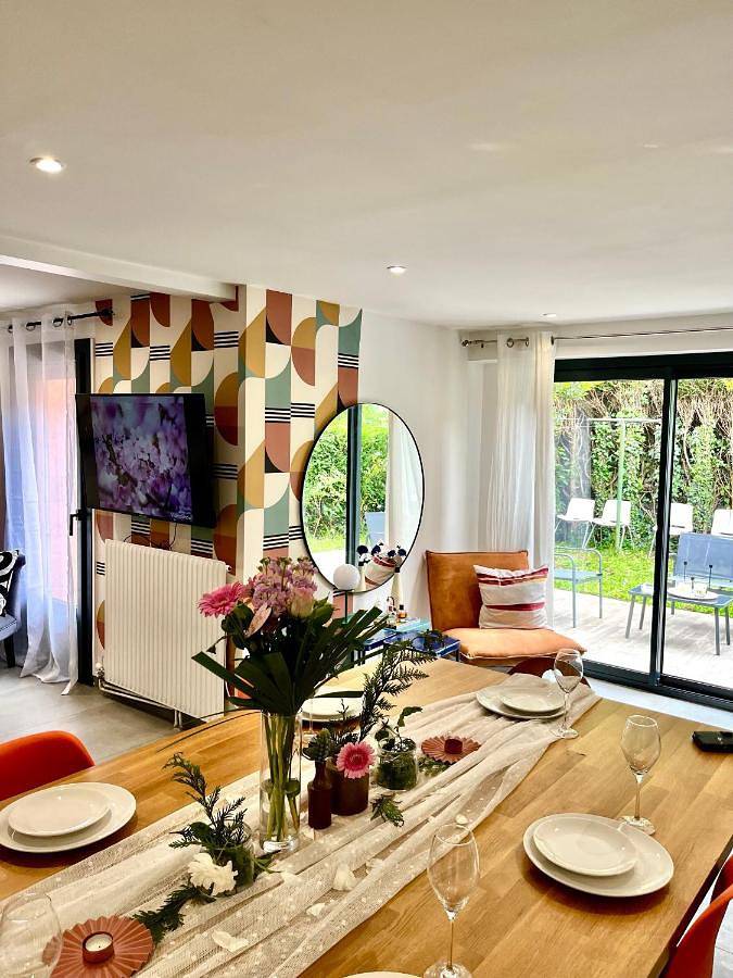 Location de vacances pour 6 personnes, avec Terrasse et Jardin dans Roissy-en-Brie