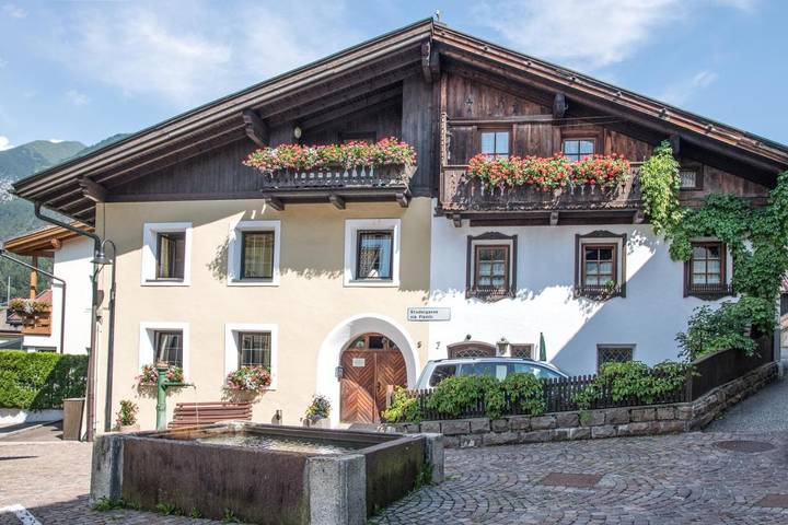 Ferienwohnung für 3 Personen, mit Balkon und Whirlpool sowie Terrasse und Pool in Brenner