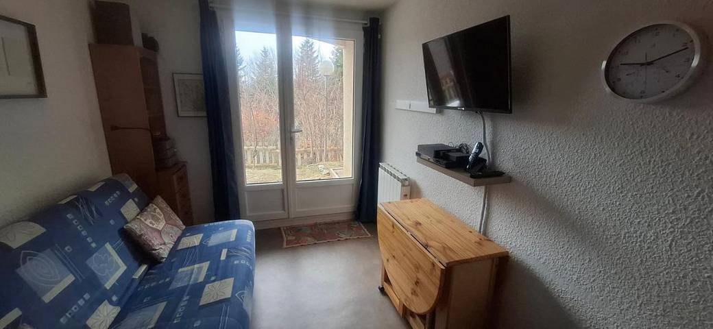 Gîte pour 4 personnes, avec terrasse, animaux acceptés à Château-Bernard - 2