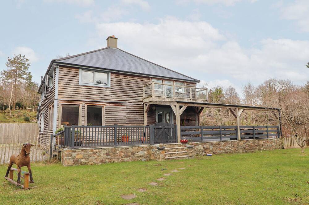 Shanti Gher, pet friendly, with a garden in Ballylickey, County Cork in Glenagarriff, County Cork
