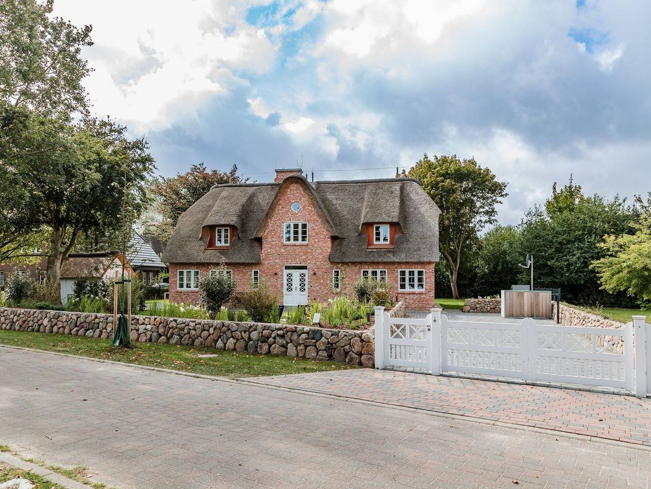 Reethaus Smutje - "Erleben Sie Luxus und Entspannung im Reethaus Smutje an der Nordsee!" in Nieblum, Föhr