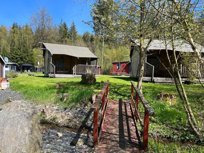 Zelt für 5 Personen, mit Balkon und Terrasse sowie Garten und Pool im Hunsrück