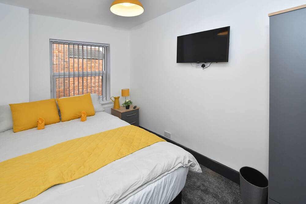 Superior-Doppelzimmer-Gemeinsames Badezimmer-With Tv in Crewe, Cheshire East
