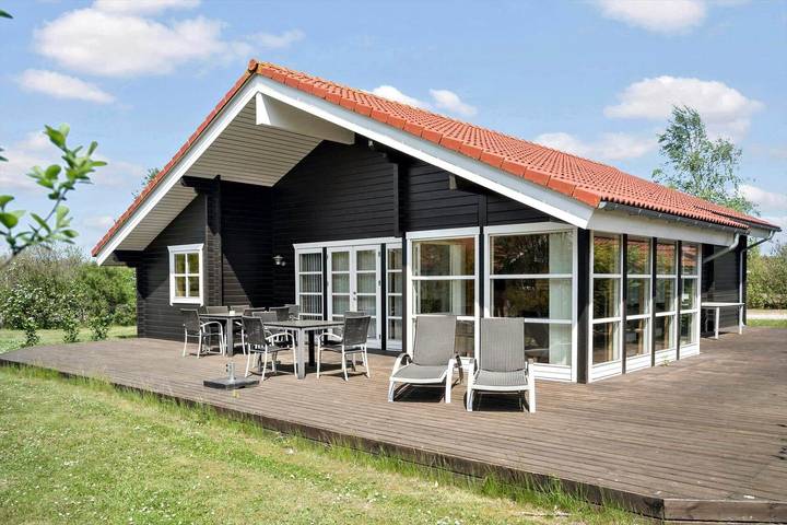 Ferienhaus für 6 Personen, mit Sauna und Terrasse sowie Whirlpool und Garten in Lolland-Falster
