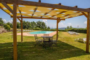 Villa for 14 Guests in Todi, Terni Province, Picture 2