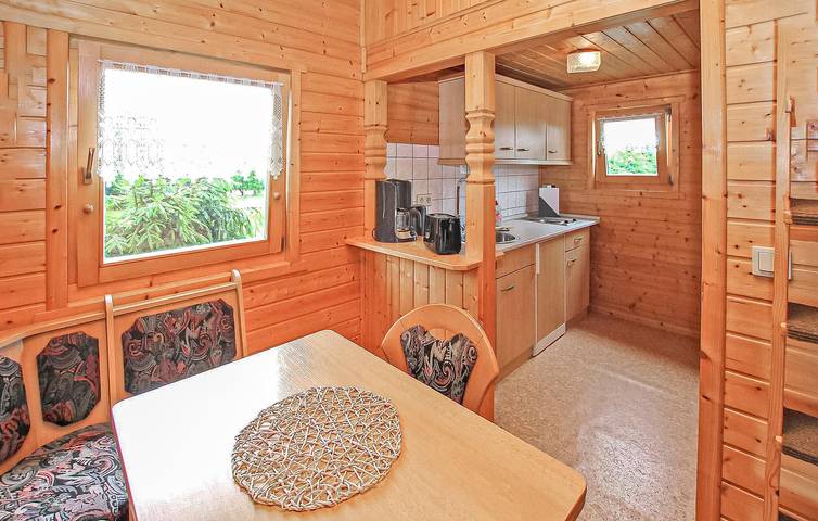 Kummerow Retreat: Stilvolles Apartment mit Terrasse, Parkplatz und Kabel-TV in Kummerow, Kummerower See