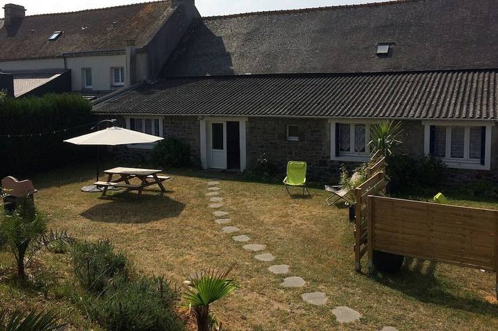 Location de vacances pour 5 personnes, avec jardin à Plouhinec (Morbihan)