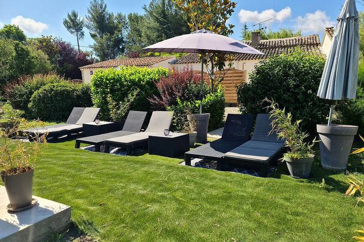 Gîte pour 2 personnes, avec piscine et terrasse à Trets - 2