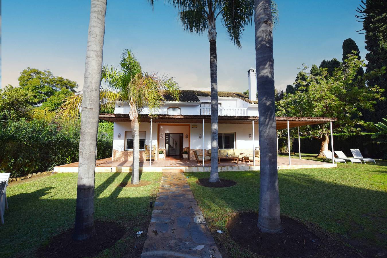 Belle villa familiale à quelques pas de la plage in Playa de Cortijo Blanco, Marbella