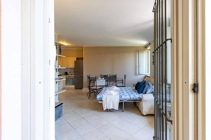 Appartement entier, Maison au bord du lac de Cuz - Centre d'Arona - WiFi gratuit - Par Guestaly in Arona (Lago Maggiore), Commune de Arona