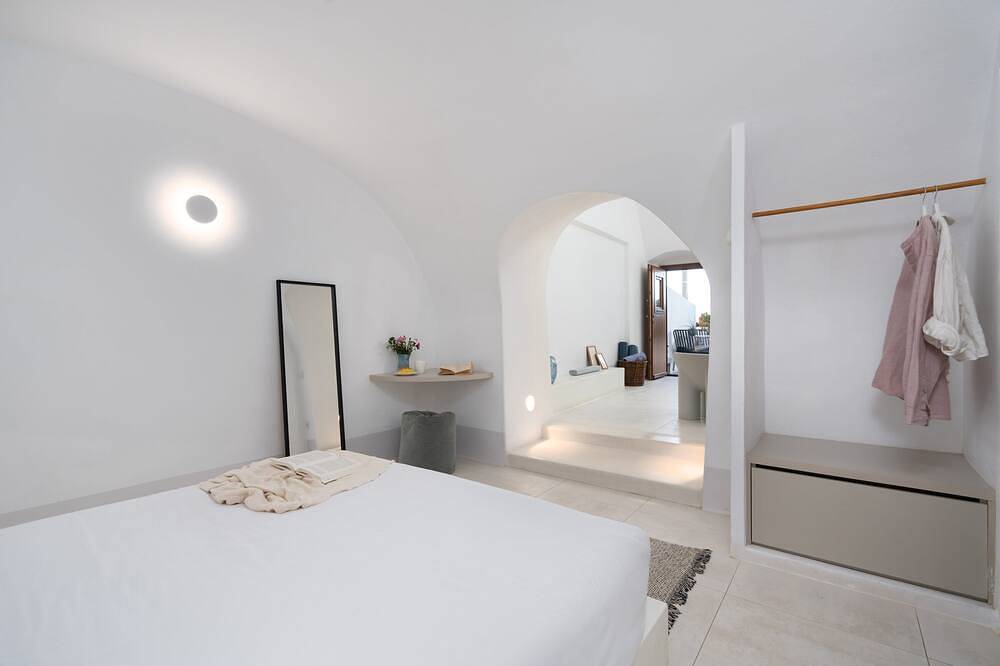 Entire apartment, Kalyva House in center of Oia in Ormos Ammoudiou, Oia