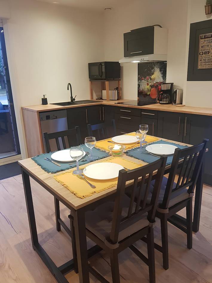 Chalet 'Le Ty Gîte - Sud Morbihan' with Private Terrace, Wi-Fi and Air Conditioning in Théhillac, Vannes region