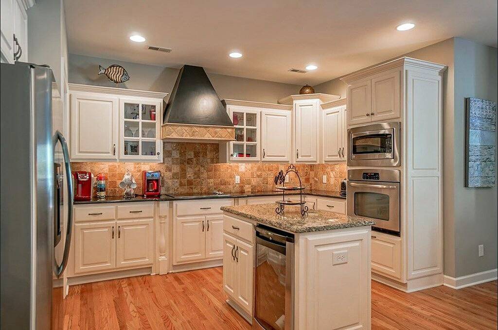 Tiefes Wasser, Kajak, Wasserwippe / Matte, Paddleboards, Kanu, Billardtisch in Lake Gaston