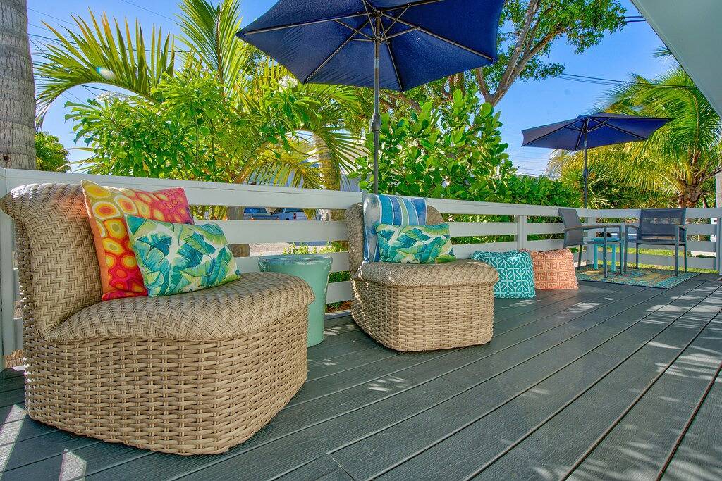 Islamorada retreat \"Bungalow Blue\" w/ heated pool, Bikes, Bbq, amenities galore! in Lower Matecumbe Key, Islamorada