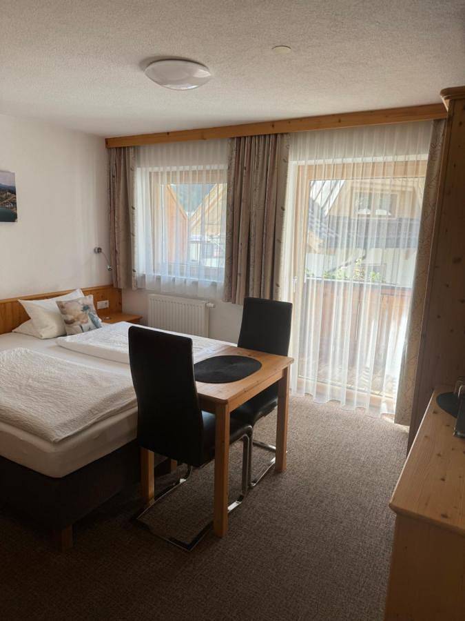 Chambre d’hôte pour 2 personnes, avec Balcon et Terrasse ainsi que Jardin et Vue à Hintertux - 3