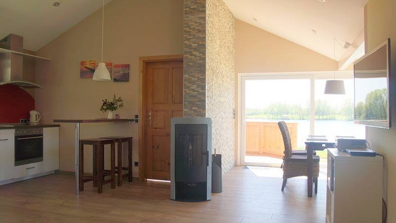4 Personen Ferienhaus mit Kaminofen, Wintergarten und Kanu, mit einem wundervollen Blick auf den See in Otterndorf in Otterndorf, Cuxland