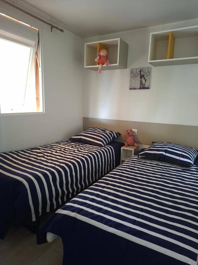 Camping pour 6 personnes, avec Terrasse et Bassin pour enfant ainsi que Piscine et Sauna à Parentis-en-Born - 2