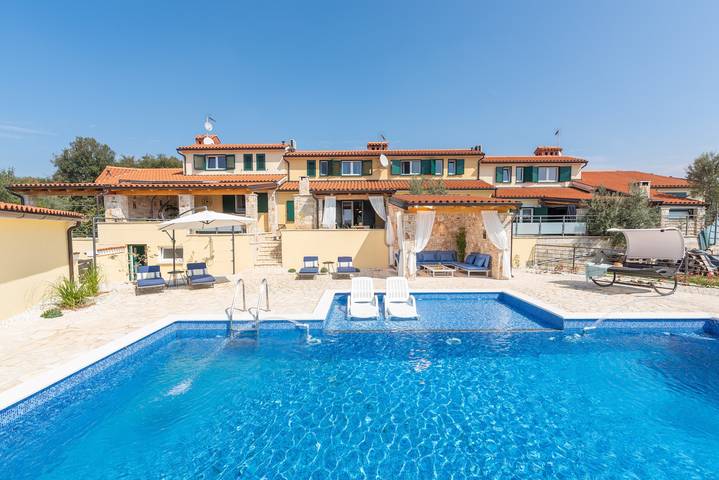 Villa pour 10 personnes, avec Piscine à Barbariga