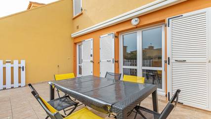 Gîte pour 4 personnes, avec terrasse dans Plage de La Roquille