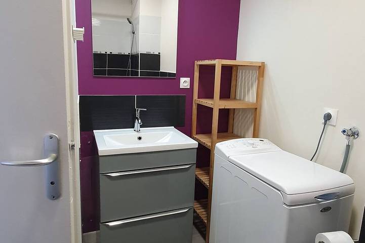 Ganze Wohnung, Le Bury Pleasant studio with garage and superb view in Angoulême, Charente