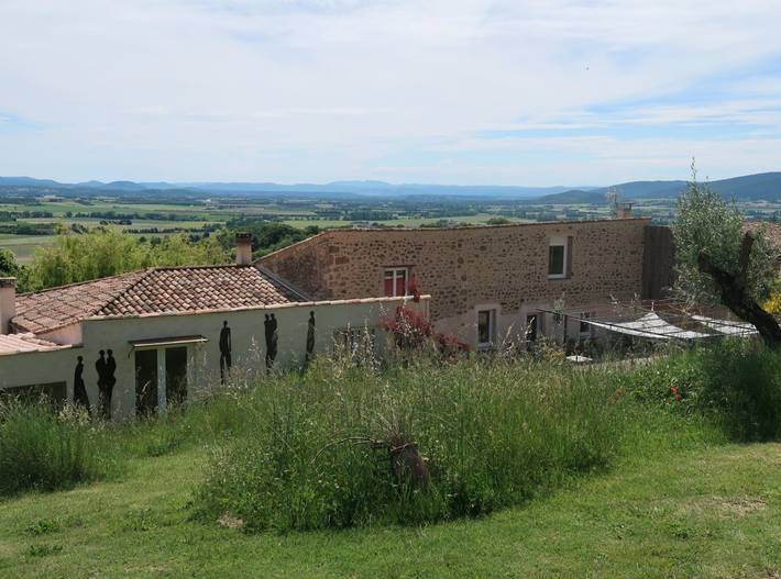 Gîte pour 13 personnes, avec jardin et terrasse