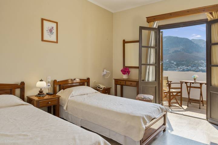 Location de vacances pour 2 personnes, avec balcon ainsi que bassin pour enfant et jardin, animaux acceptés dans Kalymnos - 2