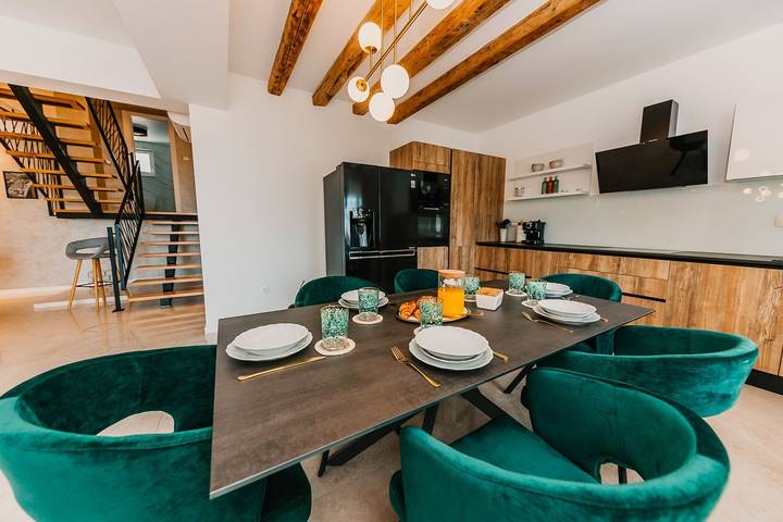 Villa pour 8 personnes, avec jacuzzi ainsi que jardin et sauna à Trogir - 4