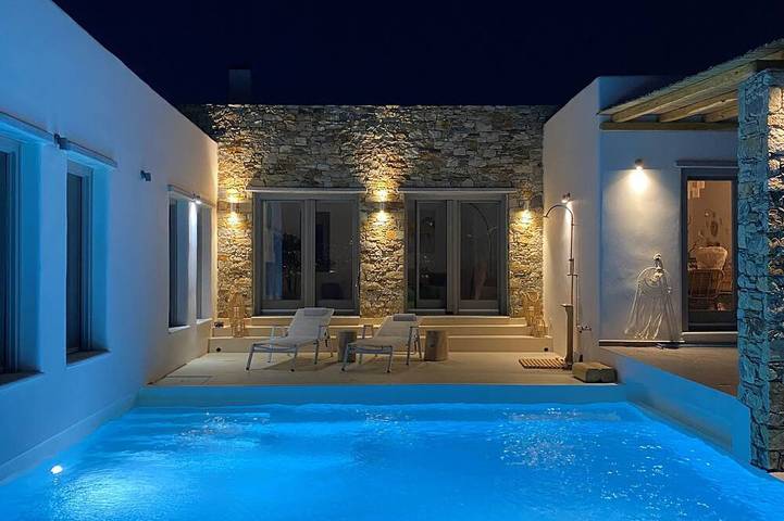 Villa for 11 people, with Balcony and Hot tub as well as Garden in Syros