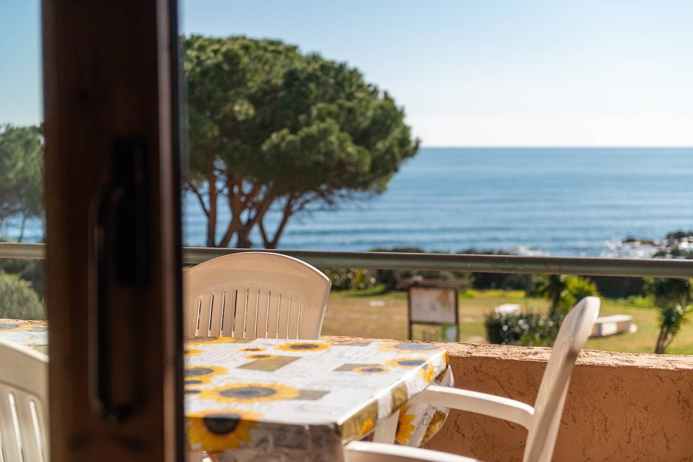 Casa vacanze "Le Gemelle Al 212" con vista mare, giardino privato e aria condizionata in Porto Tramatzu, Villaputzu