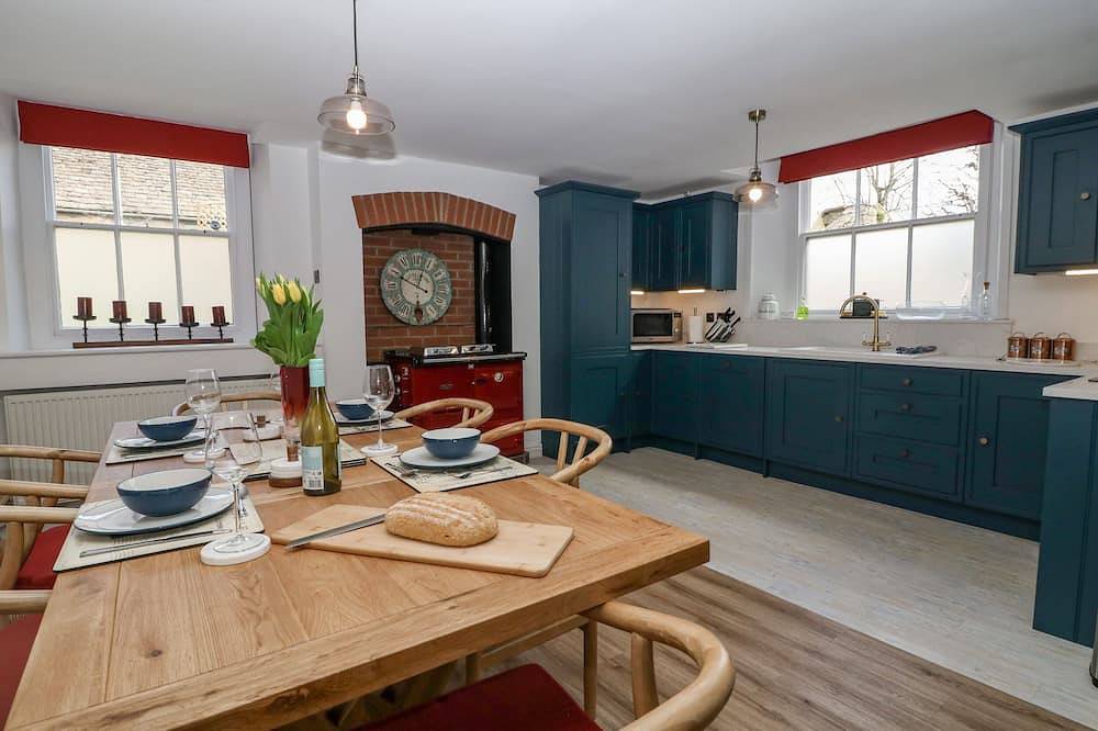 Ellie'S Cottage, pet friendly, character holiday cottage in Burford in Burford, Oxfordshire