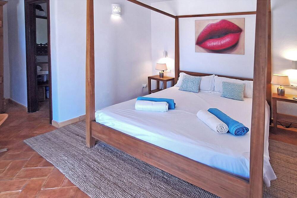 Sunset Villa with pool & sea views. in Cala Bassa, Sant Josep de sa Talaia