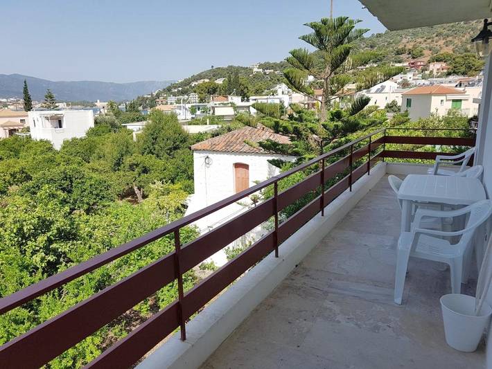 Location de vacances pour 2 personnes, avec Balcon et Terrasse ainsi que Jardin et Piscine dans Poros - 2