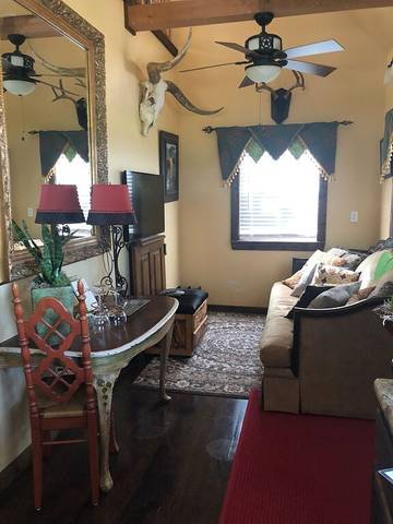 Bed And Breakfast for 6 Guests in Texas Hill Country, Texas, Picture 3