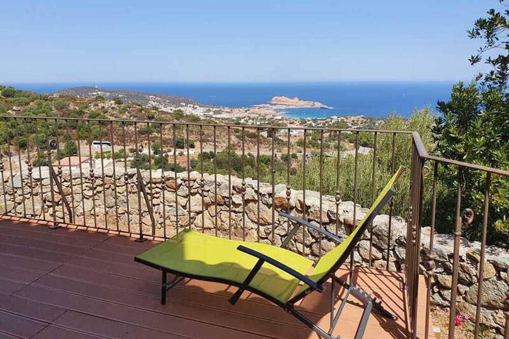 Villa Avec Vue Exceptionnelle Sur Les Rivages Et Le Port De L'Ile Rousse in Monticello, Région de Calvi
