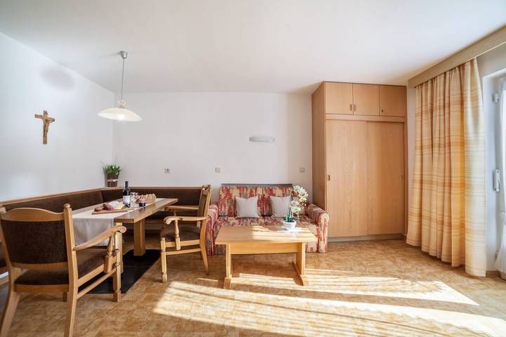 Ganze Wohnung, Ferienwohnung 'Residenz Pichler 2' mit Bergblick, Balkon & Wlan in Stubaier Alpen, St. Leonhard in Passeier